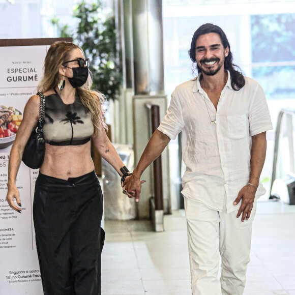 Casada com André Gonçalves, Danielle Winits foi citada pelo ator, na época em que foi acusado de não pagar pensão, que afirmou não receber ajuda da mulher