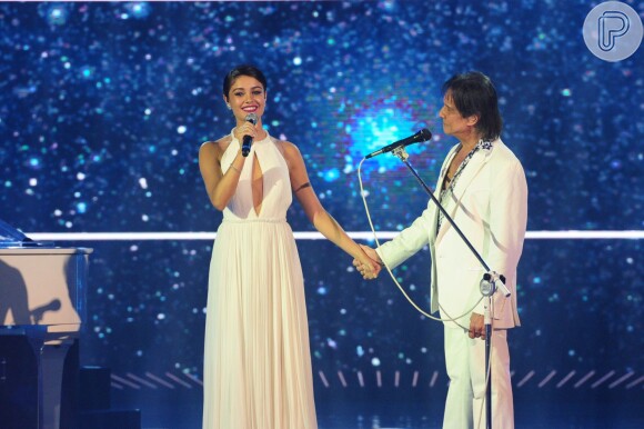 Sophie Charlotte se apresenta ao lado de Roberto Carlos em gravação do especial de final de ano da Globo, no Rio de Janeiro, em 9 de dezembro de 2014