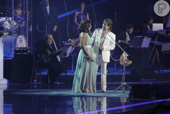 Glória Maria dança com Roberto Carlos em especial