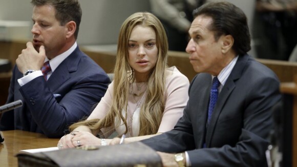 Lindsay Lohan é condenada a 90 dias de reabilitação e se livra da cadeia