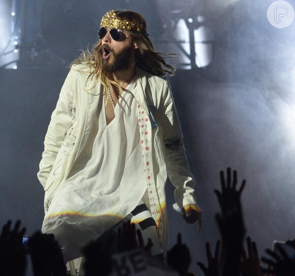 Jared Leto se apresentou em São Paulo vestido roupa à la Jesus Cristo