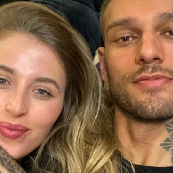 Lorena Carvalho desabafa sobre volta às redes sociais após separação