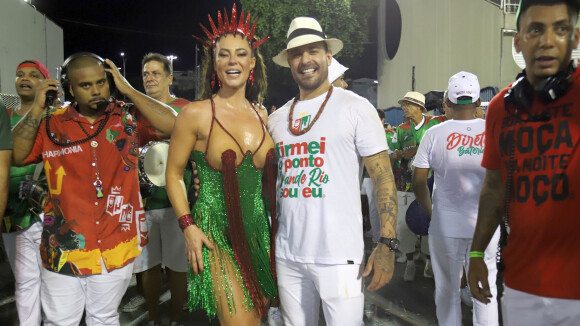 Paolla Oliveira desfila em clima de romance com Diogo Nogueira em ensaio de Carnaval. Fotos