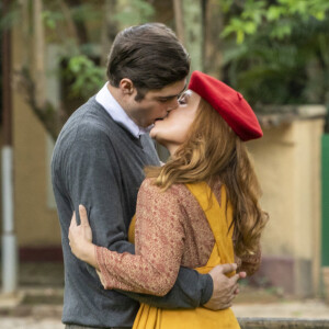 Isadora (Larissa Manoela) se declara a Davi/Rafael (Rafael Vitti) e beija o mágico na novela 'Além da Ilusão'