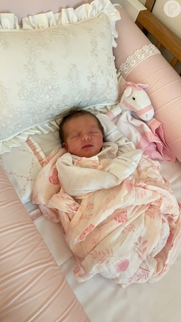 Bárbara Evans deu à luz Ayla, sua primeira filha, no domingo (3)