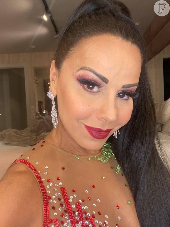 Viviane Araújo ama maquiagens poderosas no Carnaval e também fora da folia: 'Sou apaixonada'