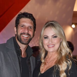 Ellen Rocche e o namorado, Guilherme Chelucci, prestigiaram espetáculo Donna Summer Musical