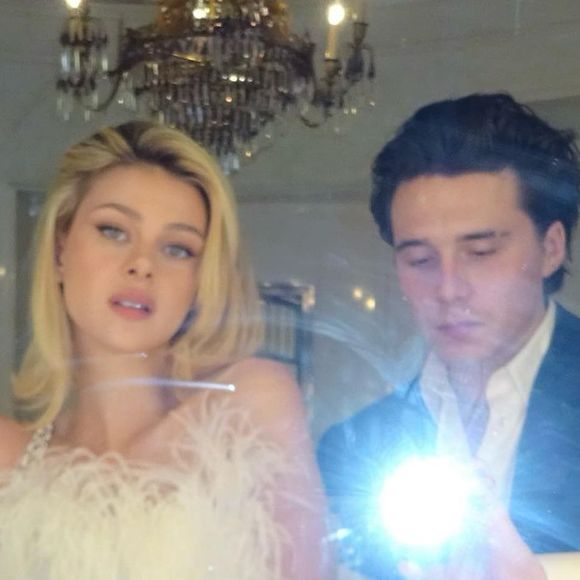 A atriz Nicola Peltz e Brooklyn Beckham se casaram na Flórida, em 9 de abril de 2022