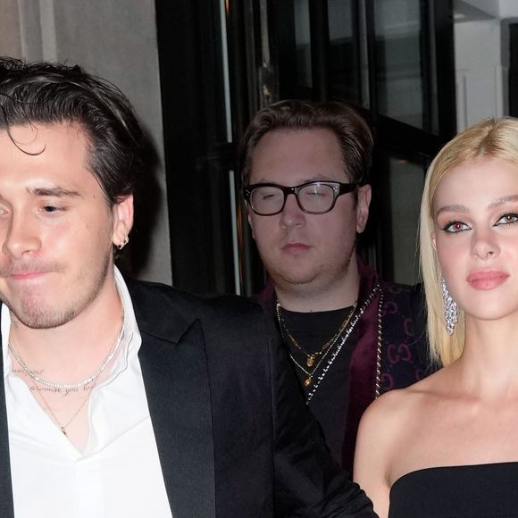 Nicola Peltz é fã de luvas e escolheu acessório para seu look de casamento com Brooklyn Beckham
