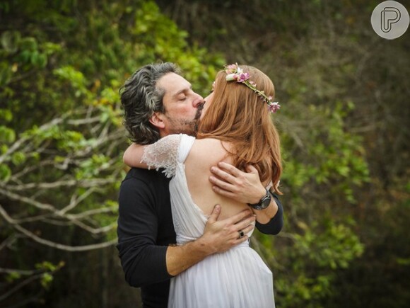 José Alfredo (Alexandre Nero) e Maria Ísis (Marina Ruy Barbosa) se reencontram e reatam o romance em 'Império' nos primeiros dias de janeiro de 2015