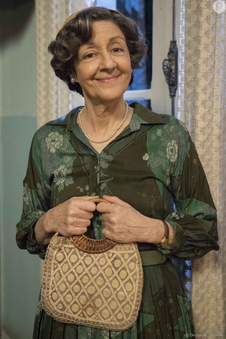 Romana (Andrea Dantas) se passa por diretora de orfanato para ajudar Davi/Rafael (Rafael Vitti) na novela 'Além da Ilusão'