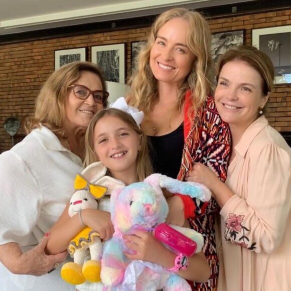 Filha de Angélica, Eva foi comparada ao pai, Luciano Huck, em fotos publicadas pela mãe