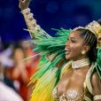 Carnaval 2022: Iza usou maquiagem iluminada e choker poderosa à frente da bateria da Imperatriz