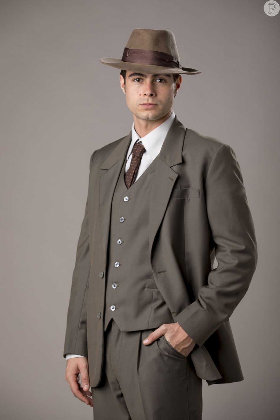 Davi (Rafael Vitti) segue Isadora (Larissa Manoela) e flagra quando Joaquim (Danilo Mesquita) a beija à força na novela 'Além da Ilusão'