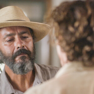 Jove (Jesuíta Barbosa) vai parar na tapera de Juma (Alanis Guillen) depois de uma nova briga com o pai na novela 'Pantanal'