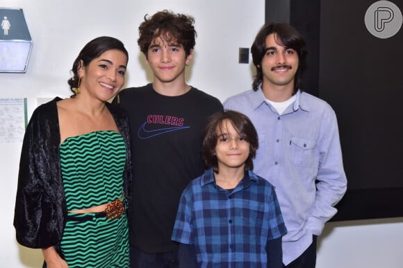 Luciana Lima esteve com os três filhos, Léo, Antônio e Dante, em lançamento de livro sobre Domingos Montagner