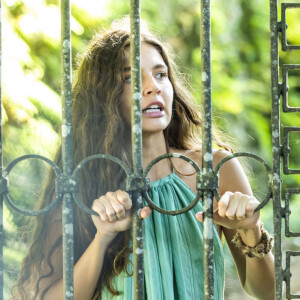Madeleine (Karine Teles) critica Jove (Jesuíta Barbosa) por deixar Juma (Alanis Guillen) presa em casa na novela 'Pantanal'