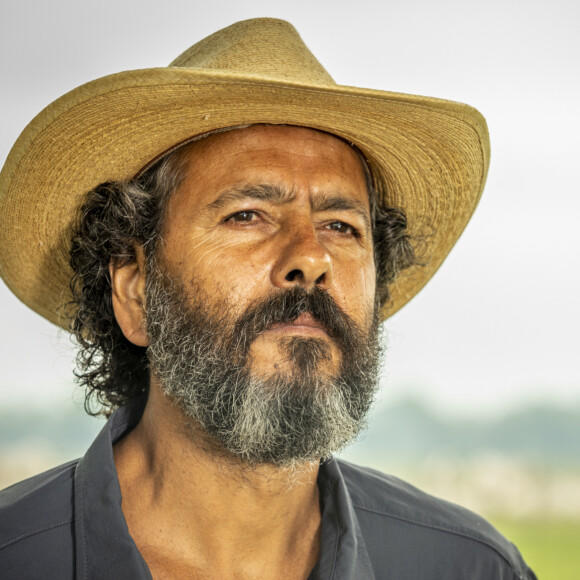 Jove (Jesuíta Barbosa) vai com Juma (Alanis Guillen) para o Rio de Janeiro depois de uma nova briga com José Leôncio (Marcos Palmeira) na novela 'Pantanal'