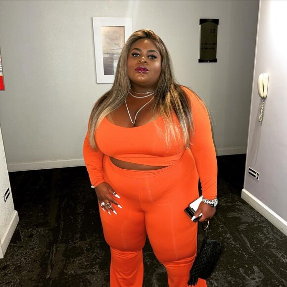 Laranja está em alta no Outono-Inverno e Jojo Todynho ama a cor vibrante