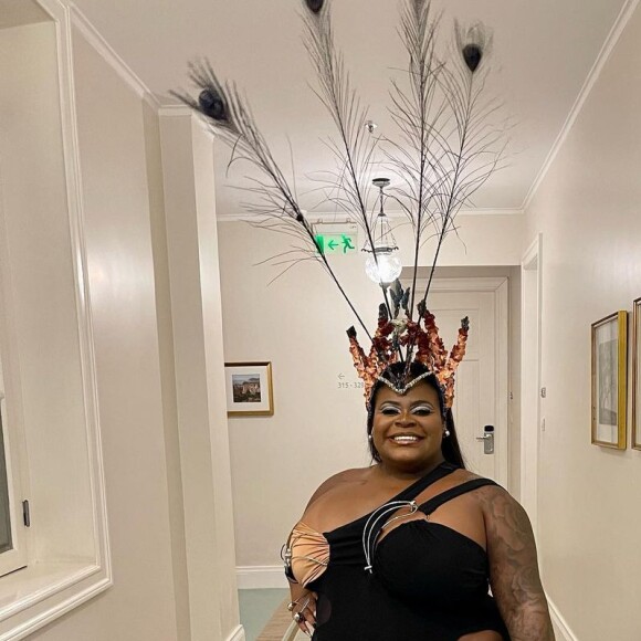 Vestido longo com recortes estratégicos: look preto saiu da monotonia com Jojo Todynho