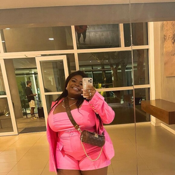 Moda de Jojo Todynho tem rosa, recortes ousados e mais tendências de estilo