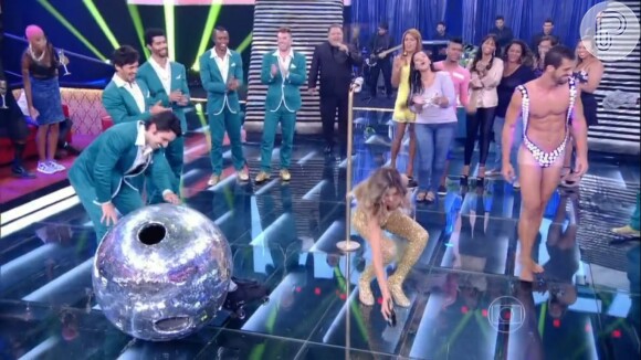 No 'Amor & Sexo', Borat (Bruno Miranda) dança a música 'Na Boquinha da Garrafa', do grupo É O Tchan