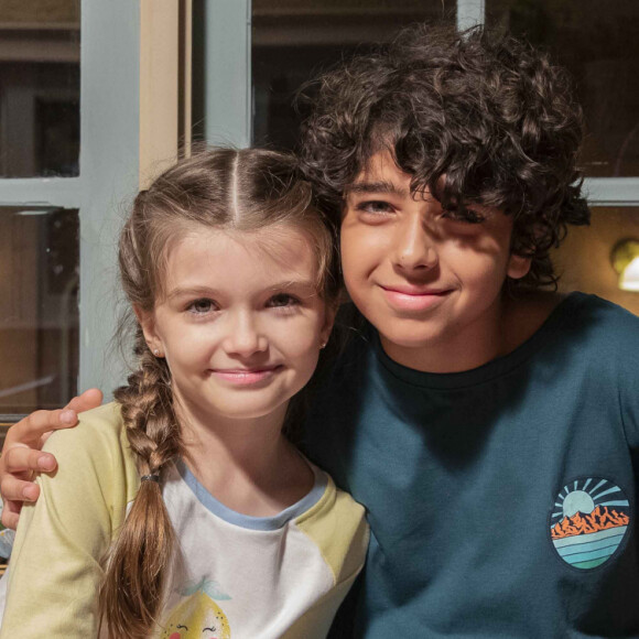 Paolla Oliveira na novela 'Cara & Coragem': Pat é mãe de 2 filhos, Sossô (Alice Camargo) e Gui (Diogo Caruso)