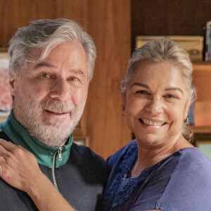 Paolla Oliveira na novela 'Cara & Coragem': Pat é filha de Nadir (Stella Maria Rodrigues) e Joca (Leopoldo Pacheco)