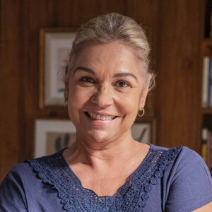 Paolla Oliveira na novela 'Cara & Coragem': Pat (Paolla Oliveira) é filha de Nadir (Stella Maria Rodrigues)