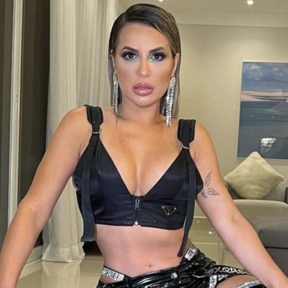Deolane Bezerra reclama de pedidos de dinheiro dos seguidores