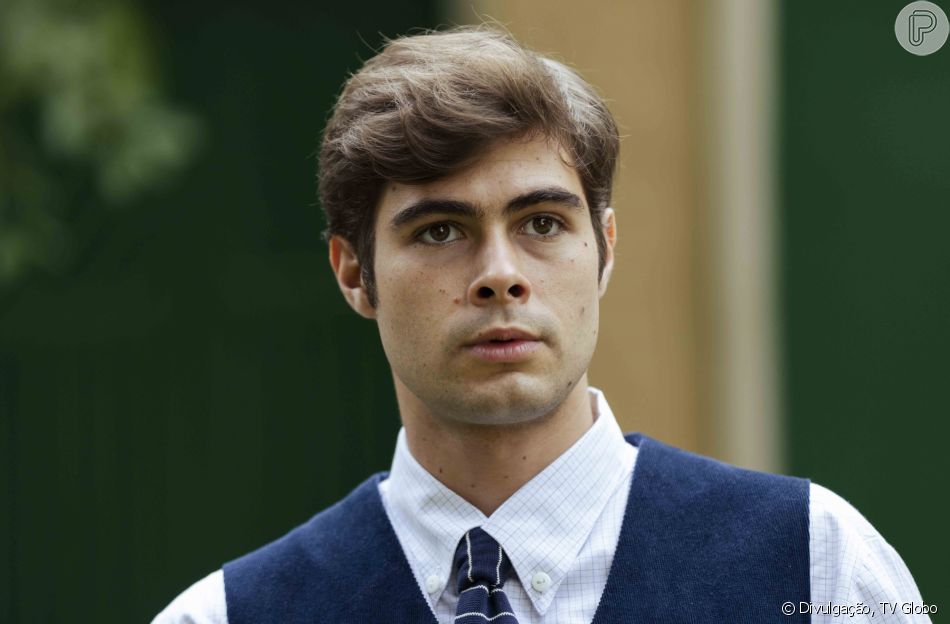 Davi (Rafael Vitti) fica surpreso com proposta de Joaquim (Danilo Mesquita) na novela 'Além da Ilusão' para defender Isadora (Larissa Manoela)