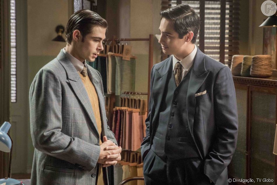 Joaquim (Danilo Mesquita) e Davi (Rafael Vitti) vão se unir contra Nelsinho (Johnny Massaro), novo namorado de Isadora (Larissa Manoela) na novela 'Além da Ilusão'
