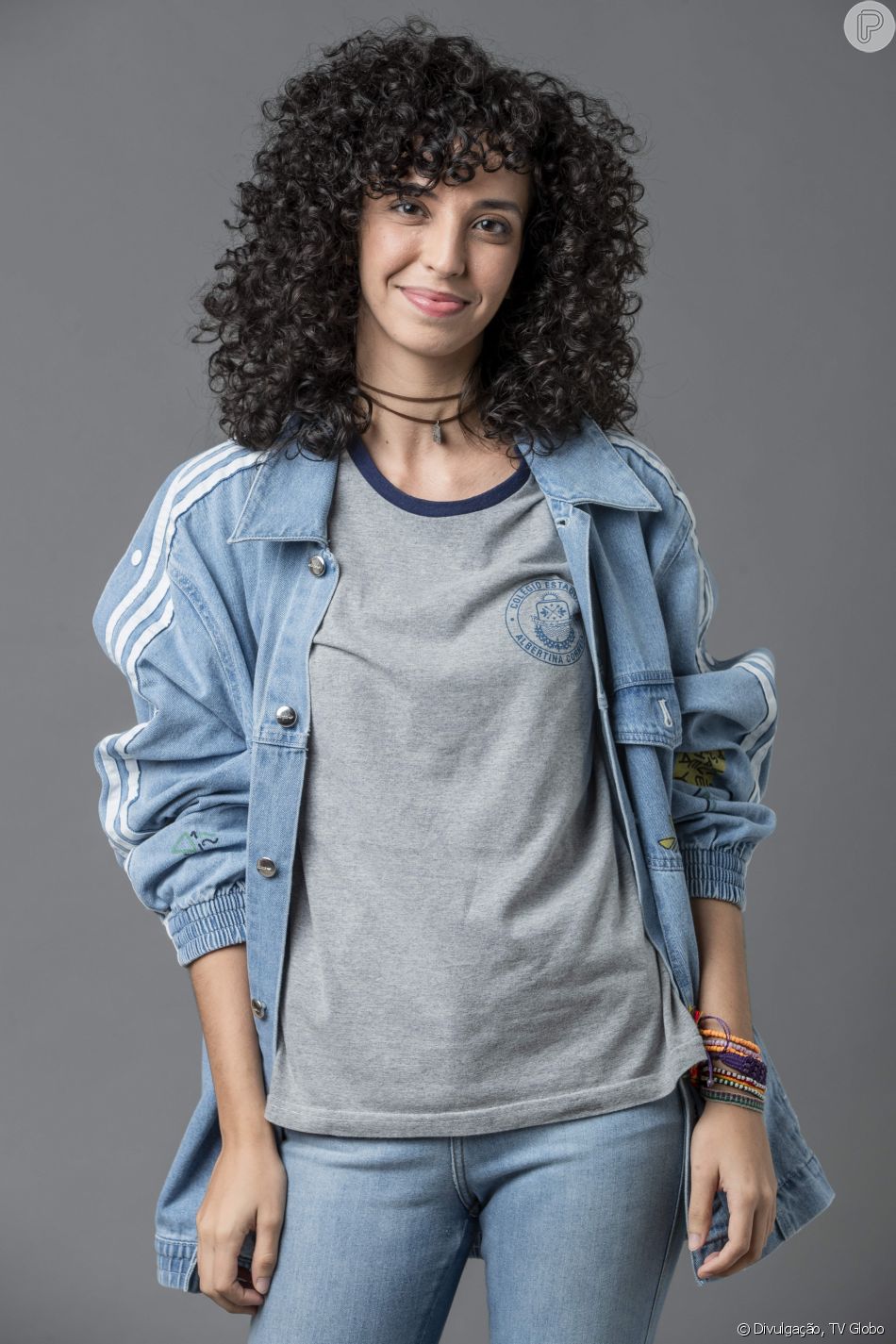 Tina (Agnes Brichta) fica aflita quando o pai é cercado por motoqueiros na última semana da novela 'Quanto Mais Vida, Melhor!' no capítulo de quarta-feira 25 de maio de 2022