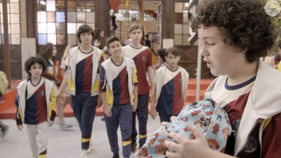 Chloe (Mariana Campolongo) revela que o irmão, Pedro (Tavinho Martins), é vítima de bullying no capítulo de quarta-feira 18 de maio de 2022 da novela 'Poliana Moça'