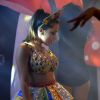 Anitta faz coreografia sensual ao usar figurino de passista de frevo durante seu segundo show no Recife, Pernambuco