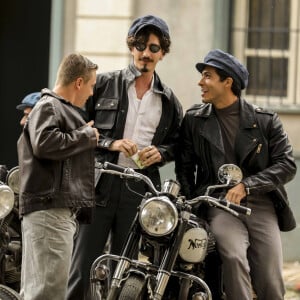 Tavito (Rafael Gualandi) e Nelsinho (Johnny Massaro) serão presos por roubo na novela 'Além da Ilusão'