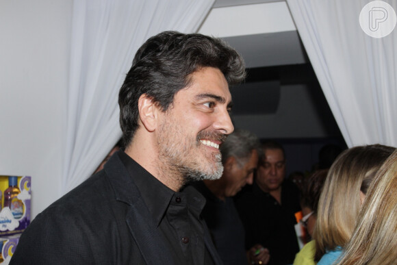 Junno Andrade, namorado de Xuxa, foi à evento de Natal, em São Paulo