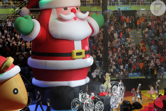 Xuxa se apresenta em show de Natal em São Paulo