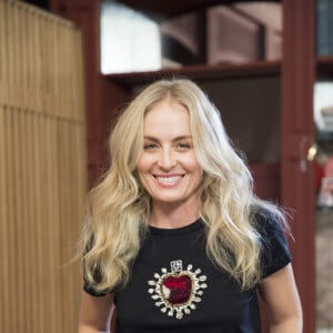 Angélica, de 48 anos, descobriu a menopausa aos 42