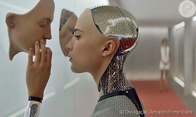 No filme 'Ex_Machine: Instinto Artificial', Alicia Vikander é Ava