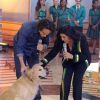 Rodrigo Santoro chama o seu cachorro, Robson Luís, ao palco do 'Esquenta!'