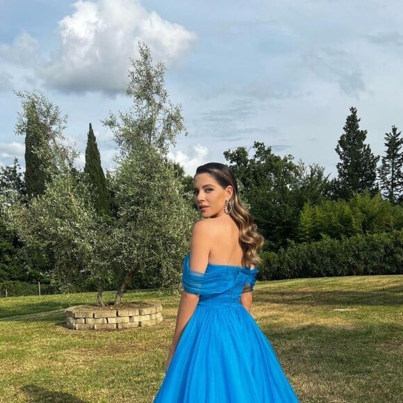 Vestido longo azul de Luma Costa é Zuhair Murad