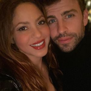 Shakira tem 45 anos e é 10 anos mais velha que Gerard Piqué, de 35. Eles nasceram no mesmo dia, 2 de fevereiro