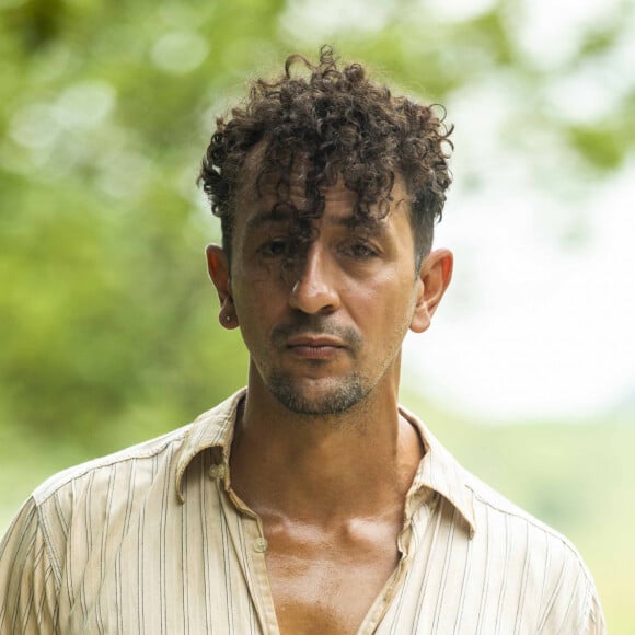 Na novela 'Pantanal', Trindade (Gabriel Sater) alerta José Lucas (Irandhir Santos) a ficar longe de Juma (Alanis Guillen) no capítulo de sexta-feira 17 de junho de 2022
