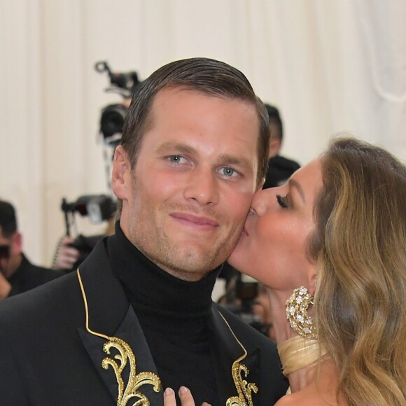 Logo depois, Tom Brady desistiu da aposentadoria e anunciou a volta aos campos