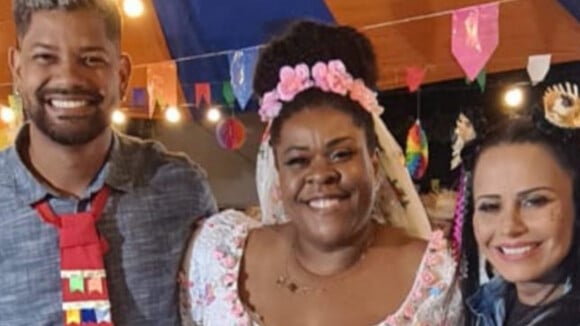 Grávida de 6 meses, Viviane Araújo elege um cropped e exibe barriga em festa junina de Cacau Protásio