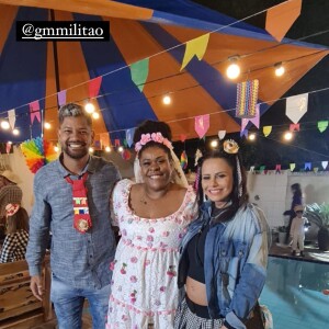 Viviane Araújo exibe barriga de 6 meses em festa junina de Cacau Protásio


