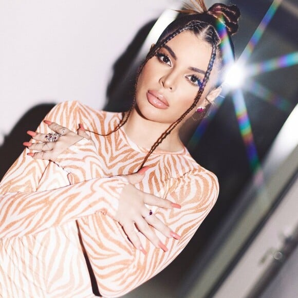 Gkay não gostou nada do que foi dito e mandou um recado à Sônia Abrão