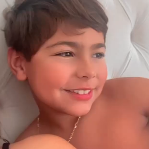 Henry, filho de Simone e Kaká Diniz, tomou conta das redes sociais da mãe para contar a madrugada no hospital