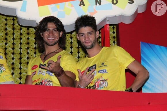 Mariano e Munhoz estouraram com a música 'Camaro Amarelo'